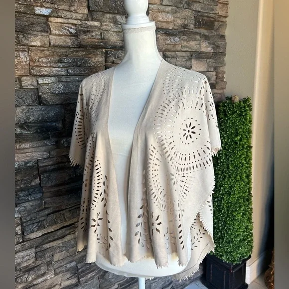 Choies Cream Crochet Accent Decor - Picture 5 of 9